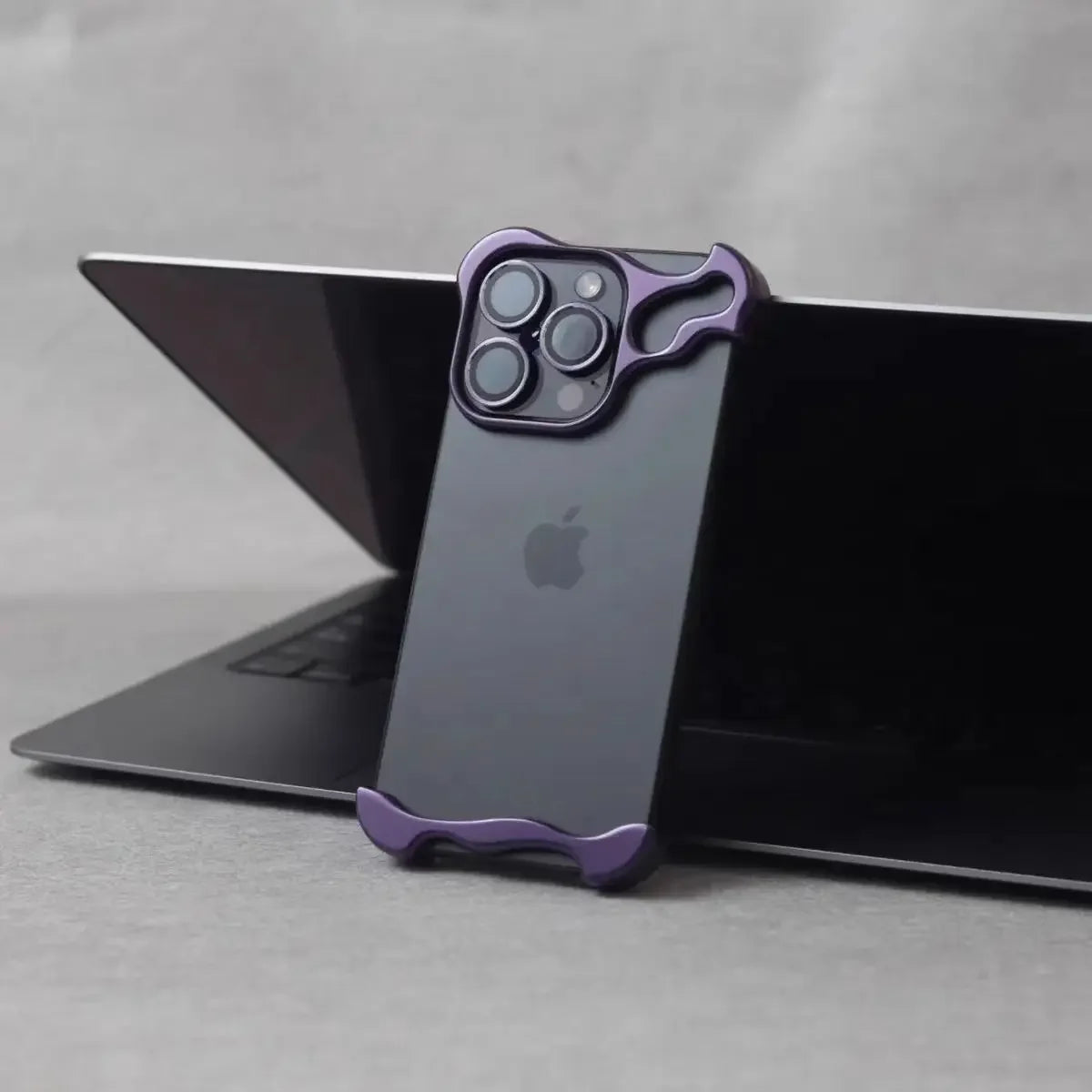 ⚙️ The "Titan" Metal Armor Case ️