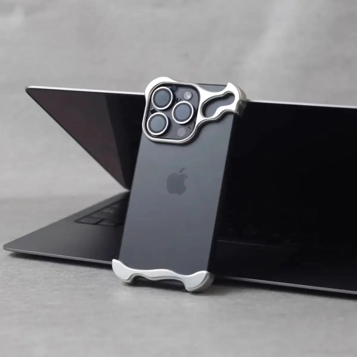 ⚙️ The "Titan" Metal Armor Case ️