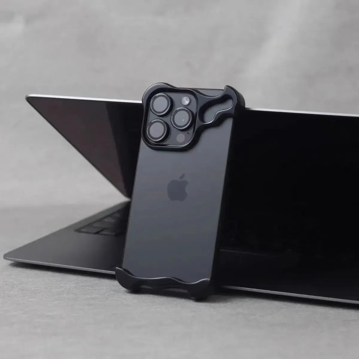 ⚙️ The "Titan" Metal Armor Case ️